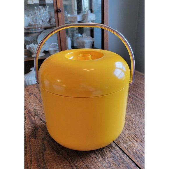 Fun Vintage 60s Mod Ice Bucket Hard Plastic with Tubular Chrome Handle - Picture 2 of 7